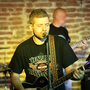 спиной к спине