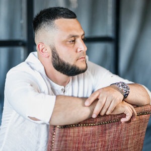 Я снова сижу один