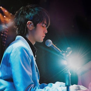 Qian Li Zhi Wai