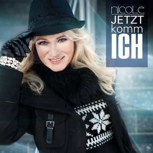 Die Frau im Spiegel lebt