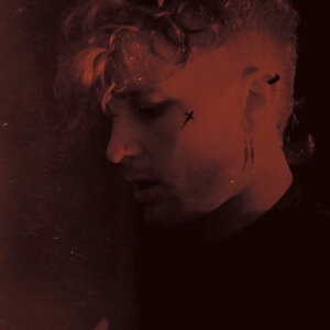 ULTRAVIOLENT [adenochrome]